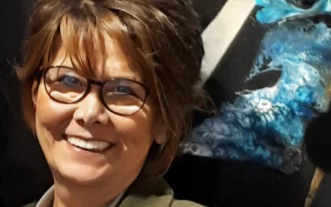 Arzu TECER için geçici sanatçı portresi