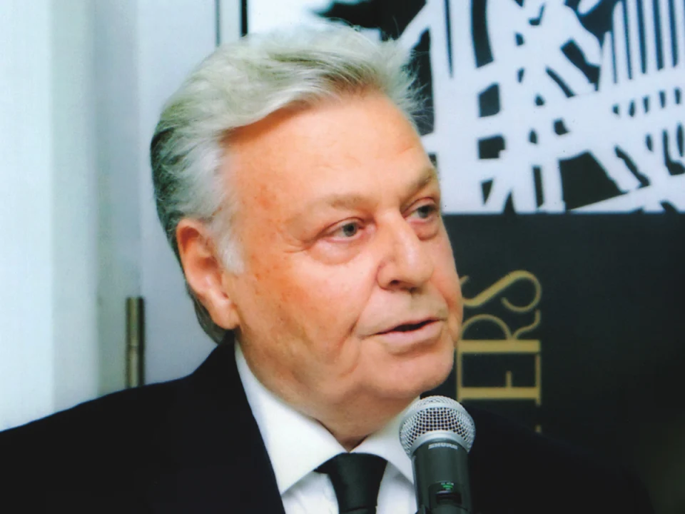 Arif AZİZ için geçici sanatçı portresi